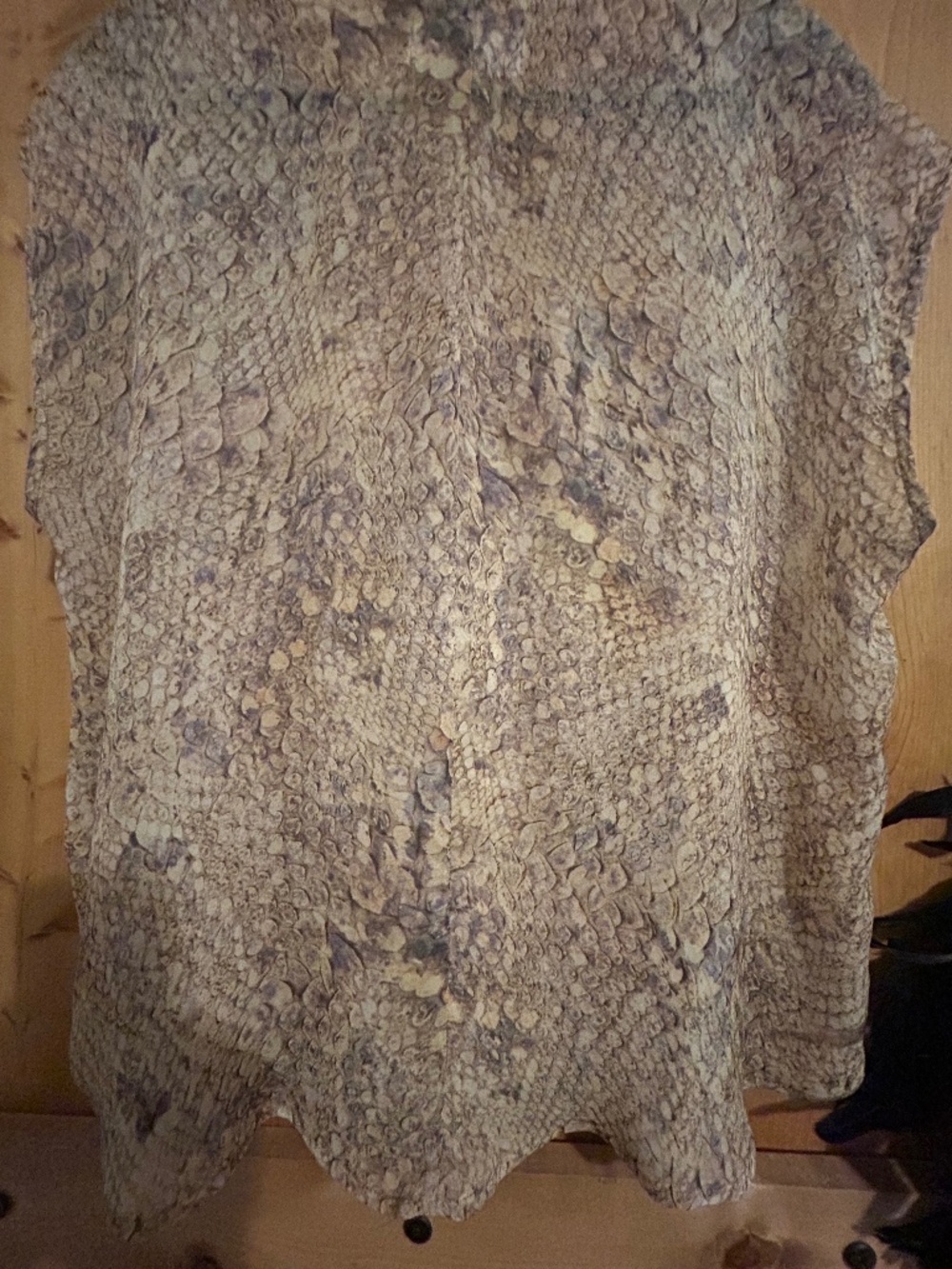 Animal Print V-Neck Sheer Top SIZE MEDIUM - Picture 4 of 5